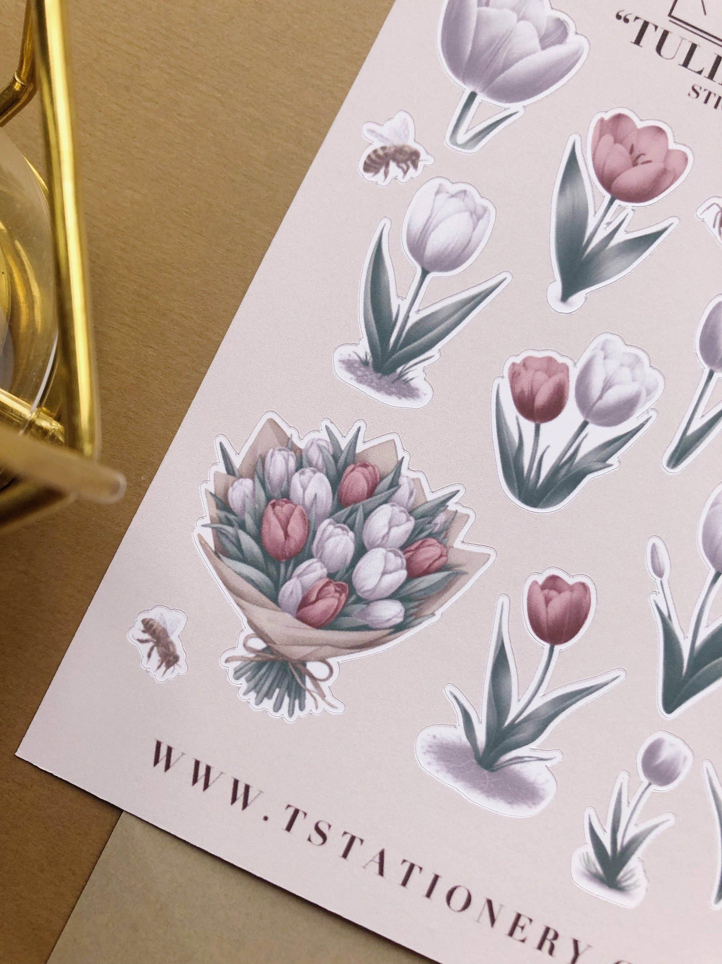 T's Stationery - Stickervel „Tulips 'n Bees” - The Dreamer's Bookshop.