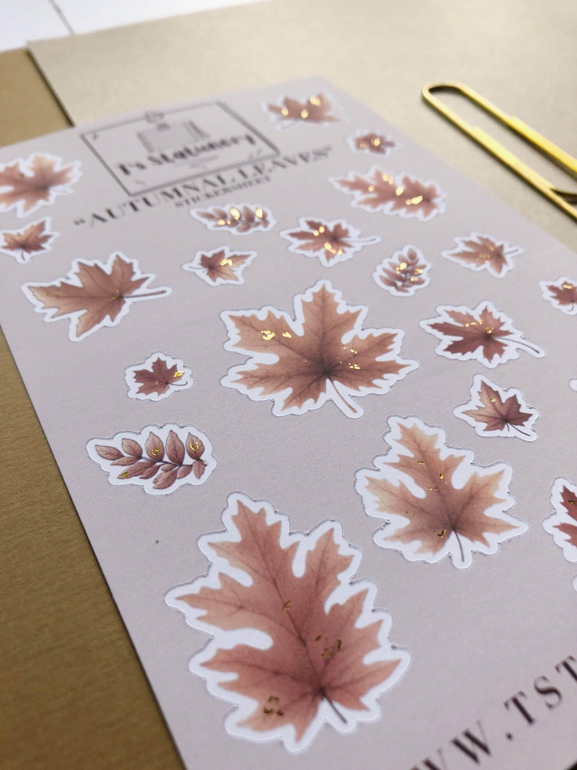 T's Stationery - Stickervel „Autumnal Leaves” in goudfolie (kastanjebruin) - The Dreamer's Bookshop.
