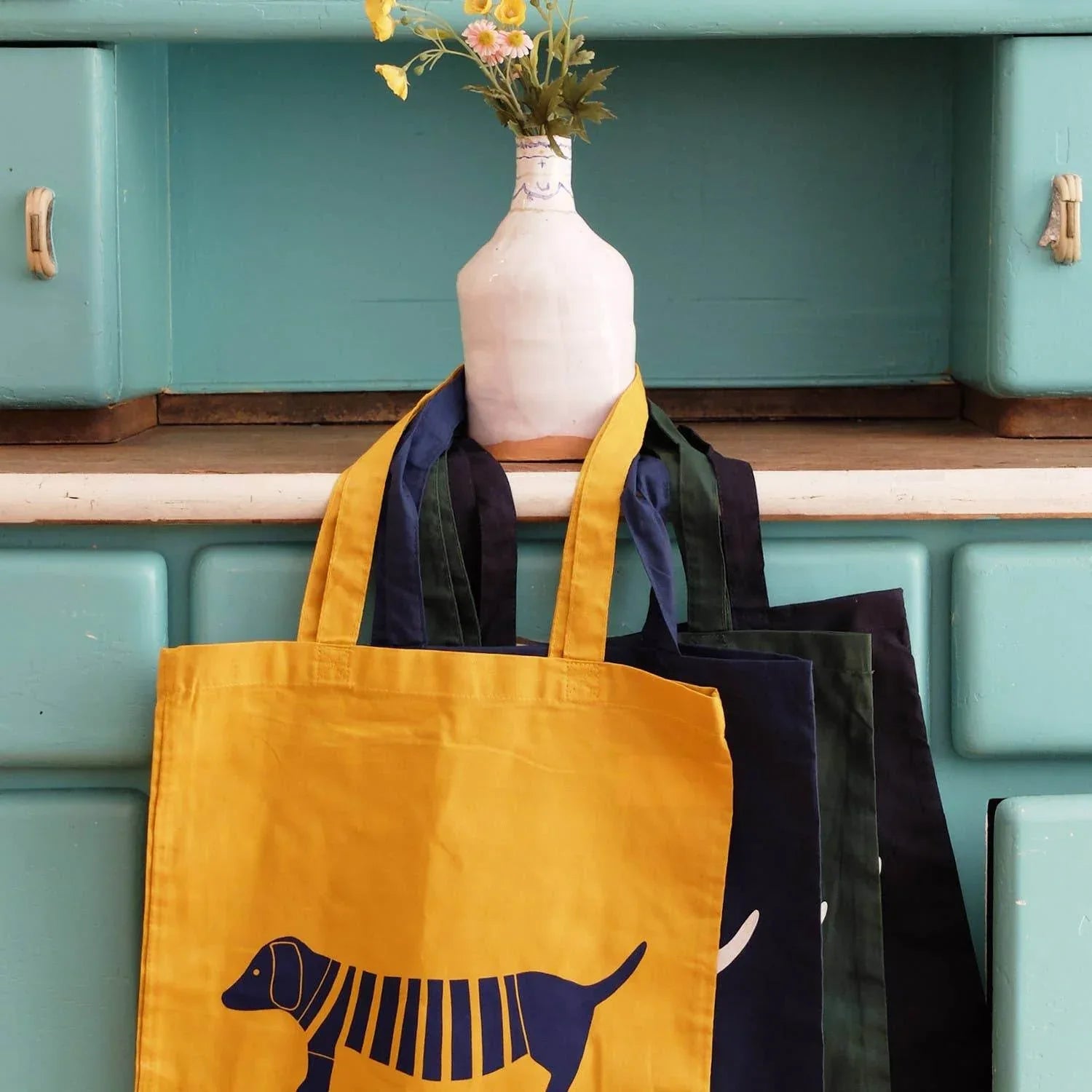 Wonder Of Today - Handbedrukte stoffen tas met groen teckelmotief - The Dreamer's Bookshop.