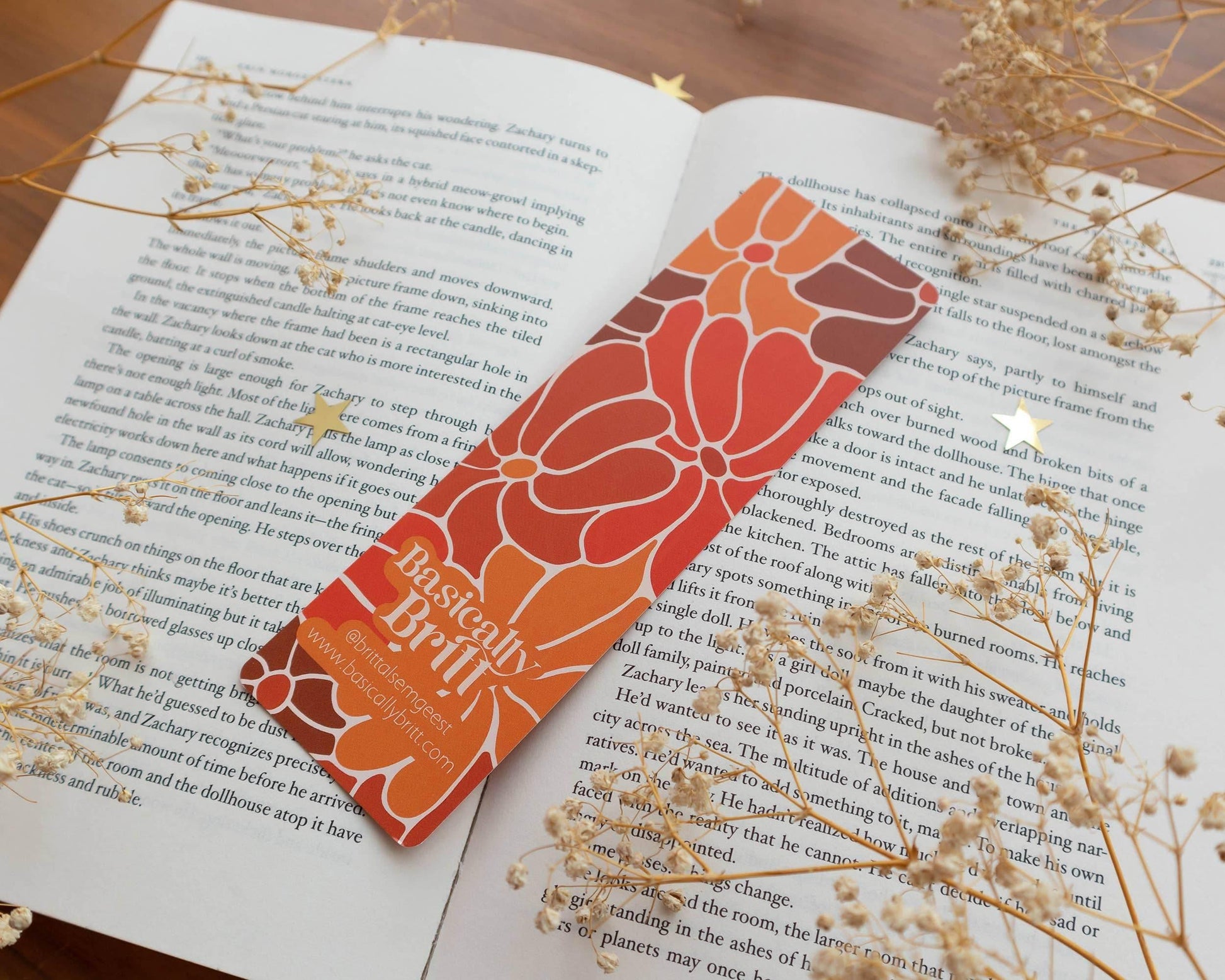 Basically Britt - Bookmark - Groovy Retro Orange Flowers - The Dreamer's Bookshop.