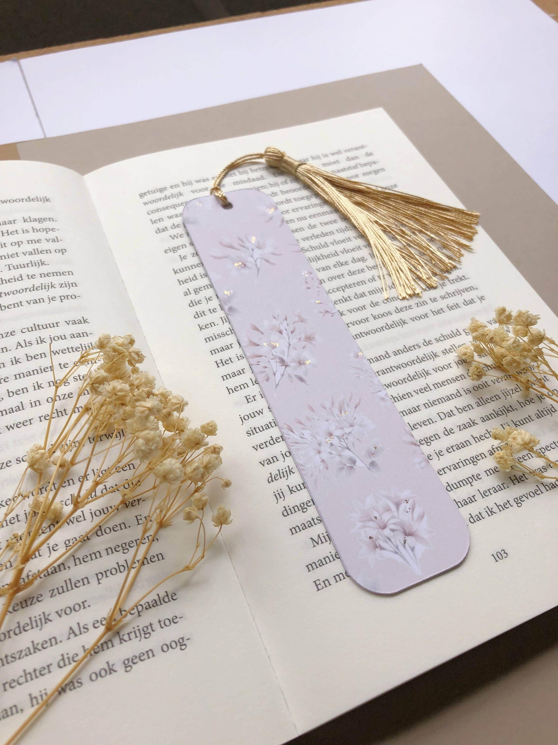 T's Stationery - „Gouden verijdelde bladwijzer met boomjasmijnbloemen” - The Dreamer's Bookshop.
