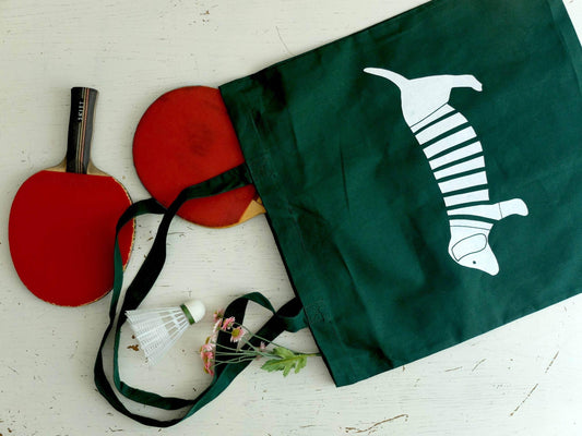 Wonder Of Today - Handbedrukte stoffen tas met groen teckelmotief - The Dreamer's Bookshop.