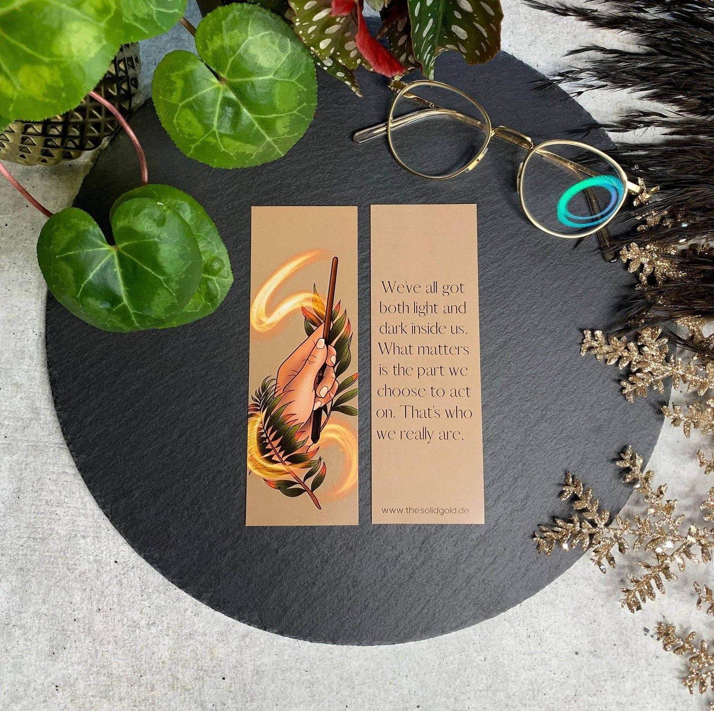 Solid Gold / Naja-Marie Baumann - Light & Dark - bladwijzer - The Dreamer's Bookshop.