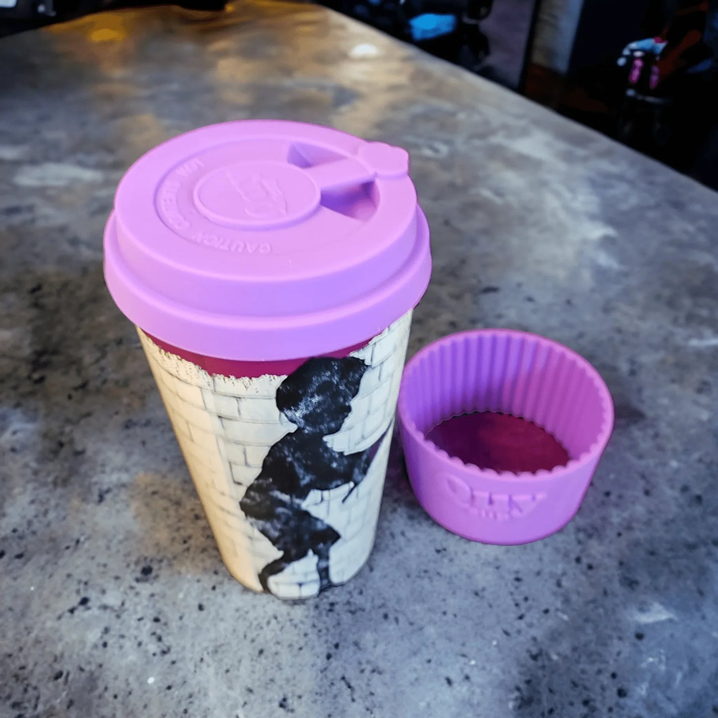 Banksy's Graffiti - Banksy Reisbeker RPET 400 ml - Hammer Boy - The Dreamer's Bookshop.
