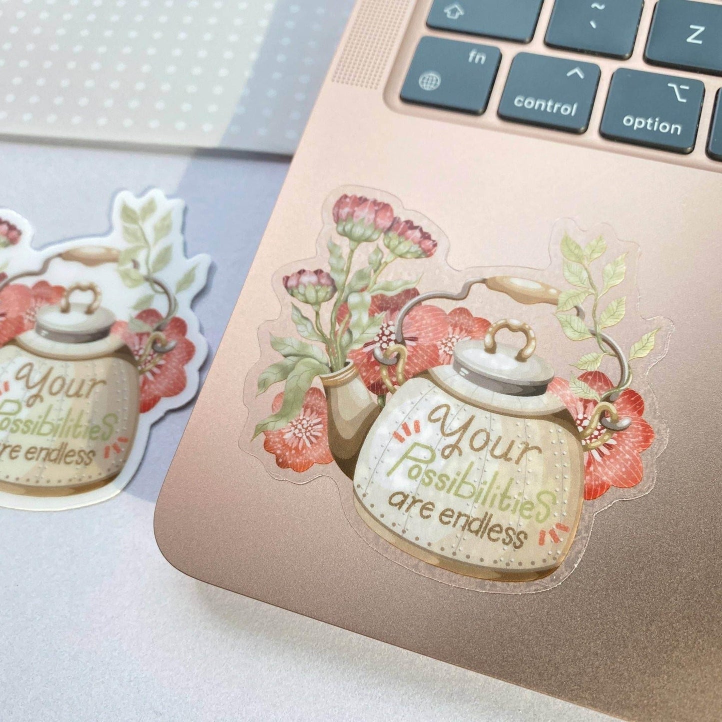 LETTOOn - Doorzichtige vinylsticker - Theepot met bloemen - The Dreamer's Bookshop.