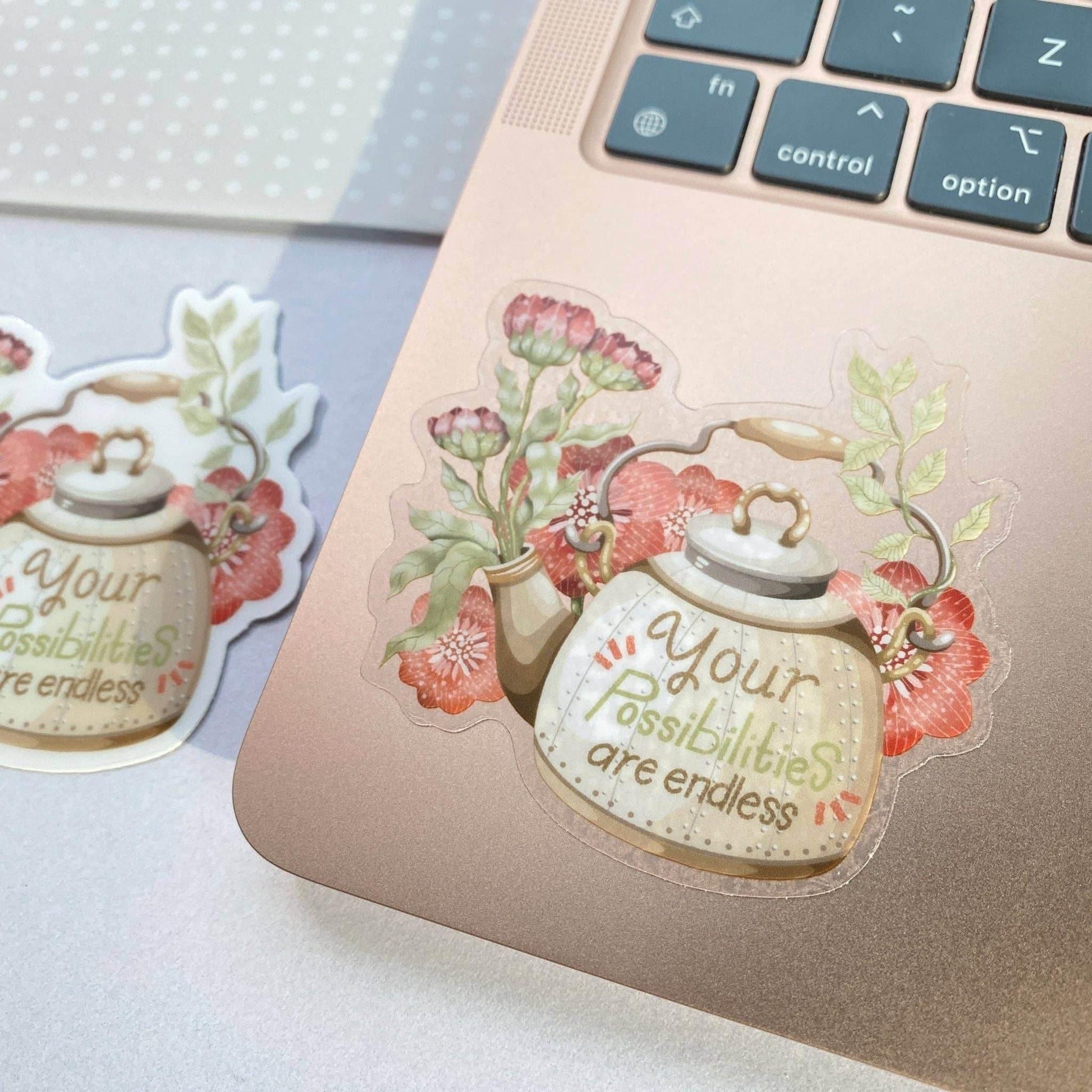LETTOOn - Doorzichtige vinylsticker - Theepot met bloemen - The Dreamer's Bookshop.