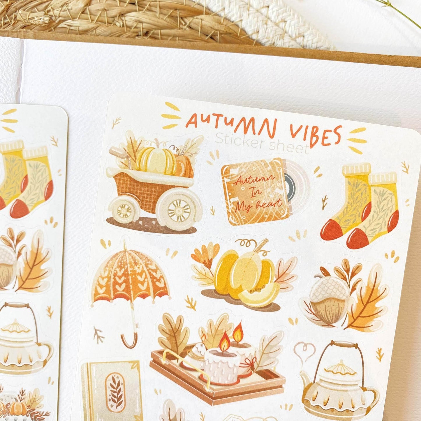 LETTOOn - Stickervel - Autumn in my Heart - The Dreamer's Bookshop.