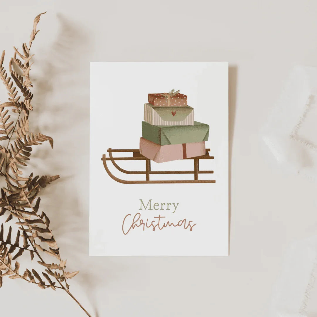 Tilda&Theo - Kerstkaart slee cadeaus - Kerstkaart - The Dreamer's Bookshop.
