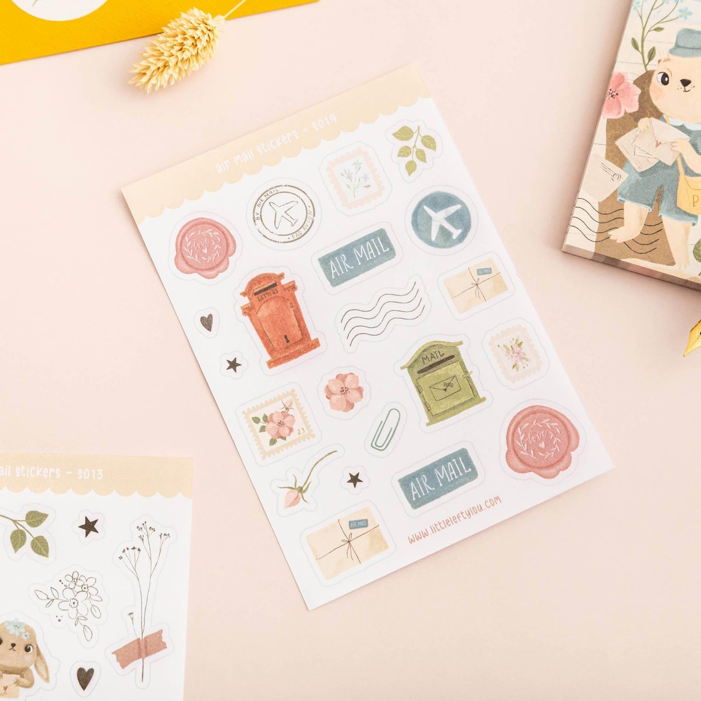 Little Lefty Lou - Luchtpoststickers (S014) - The Dreamer's Bookshop.