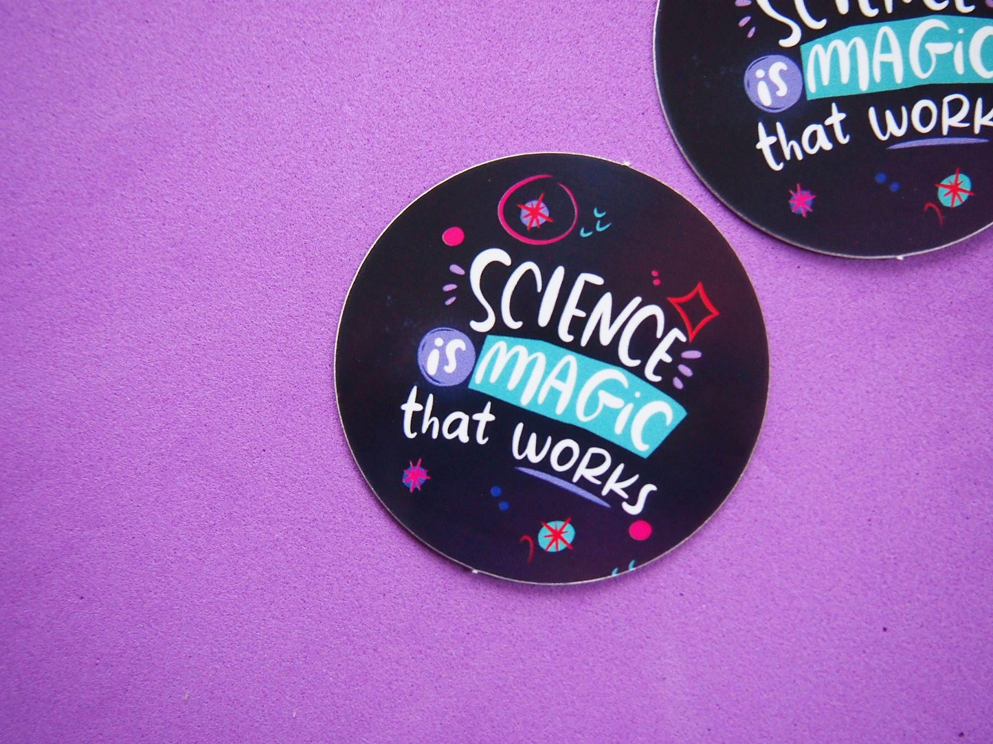 Irene Renon illustrations - Wetenschapsstickers, laptopsticker, wetenschap is magie die werkt - The Dreamer's Bookshop.