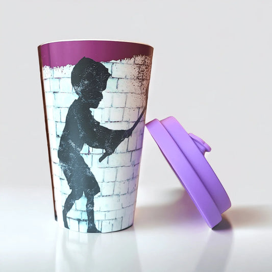 Banksy's Graffiti - Banksy Reisbeker RPET 400 ml - Hammer Boy - The Dreamer's Bookshop.