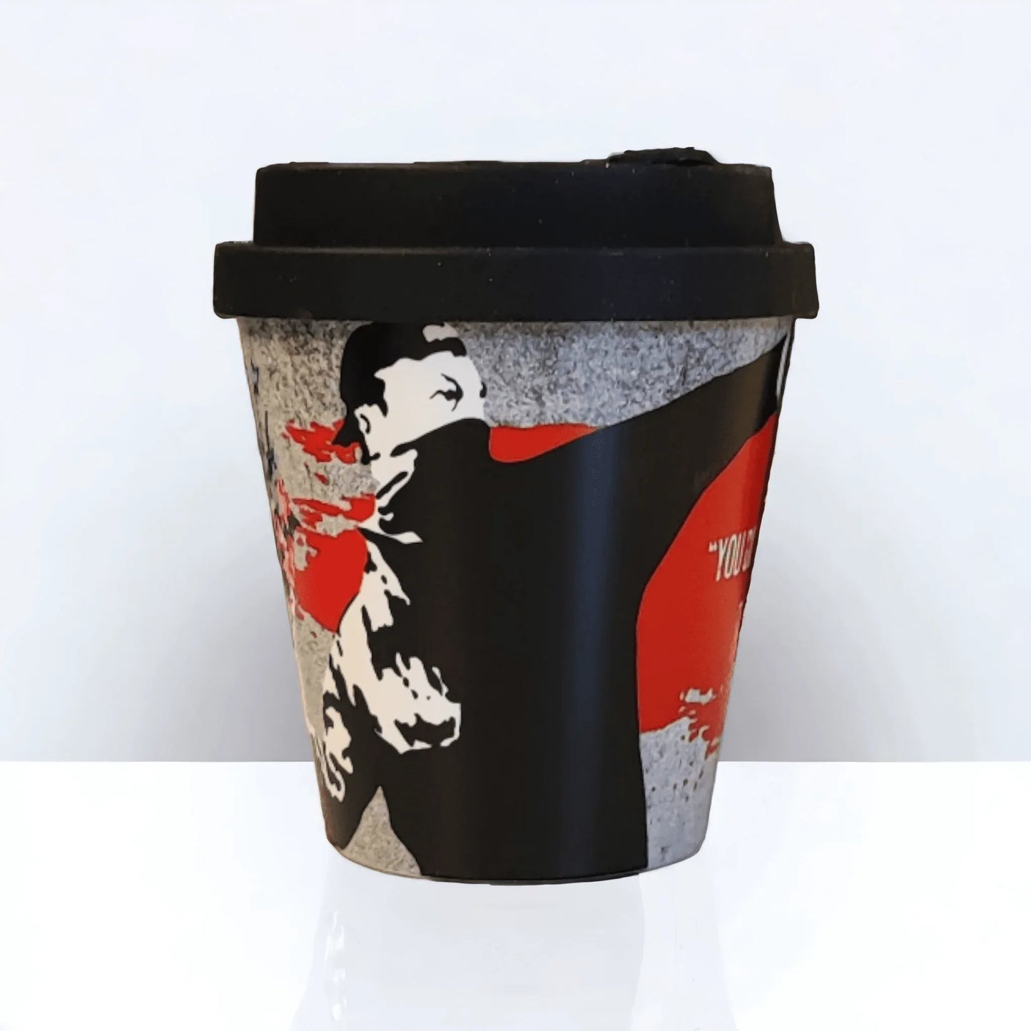 Banksy's Graffiti - Banksy Reisbeker in RPET 230 ml - The Flower Thrower - The Dreamer's Bookshop.
