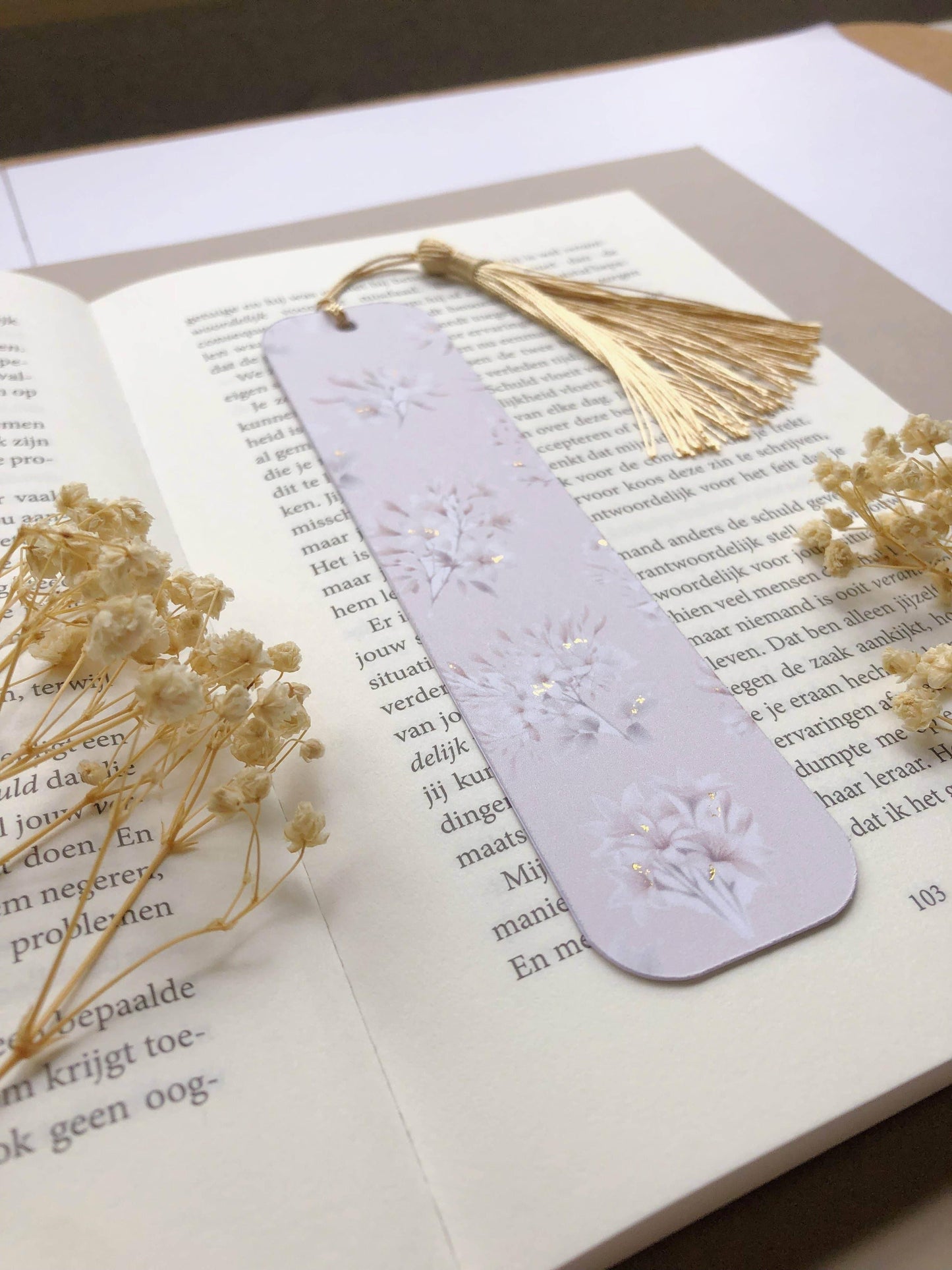 T's Stationery - „Gouden verijdelde bladwijzer met boomjasmijnbloemen” - The Dreamer's Bookshop.
