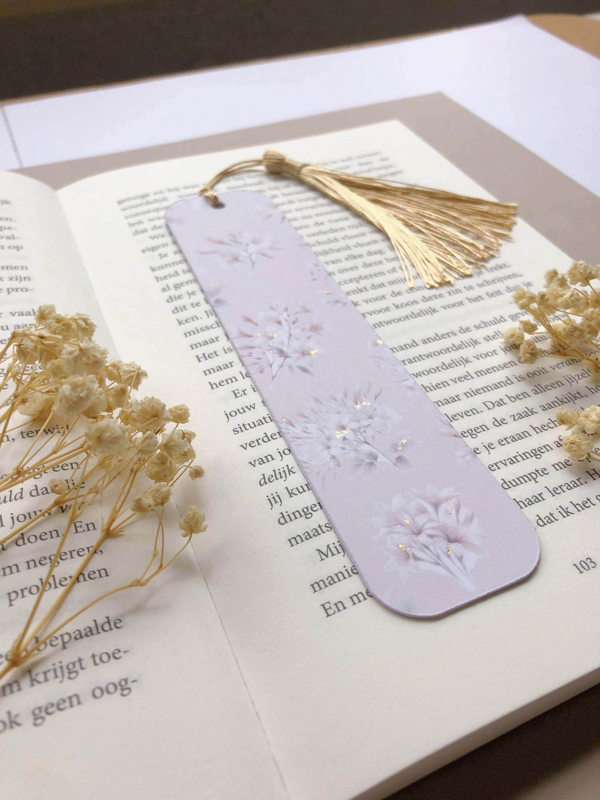 T's Stationery - „Gouden verijdelde bladwijzer met boomjasmijnbloemen” - The Dreamer's Bookshop.
