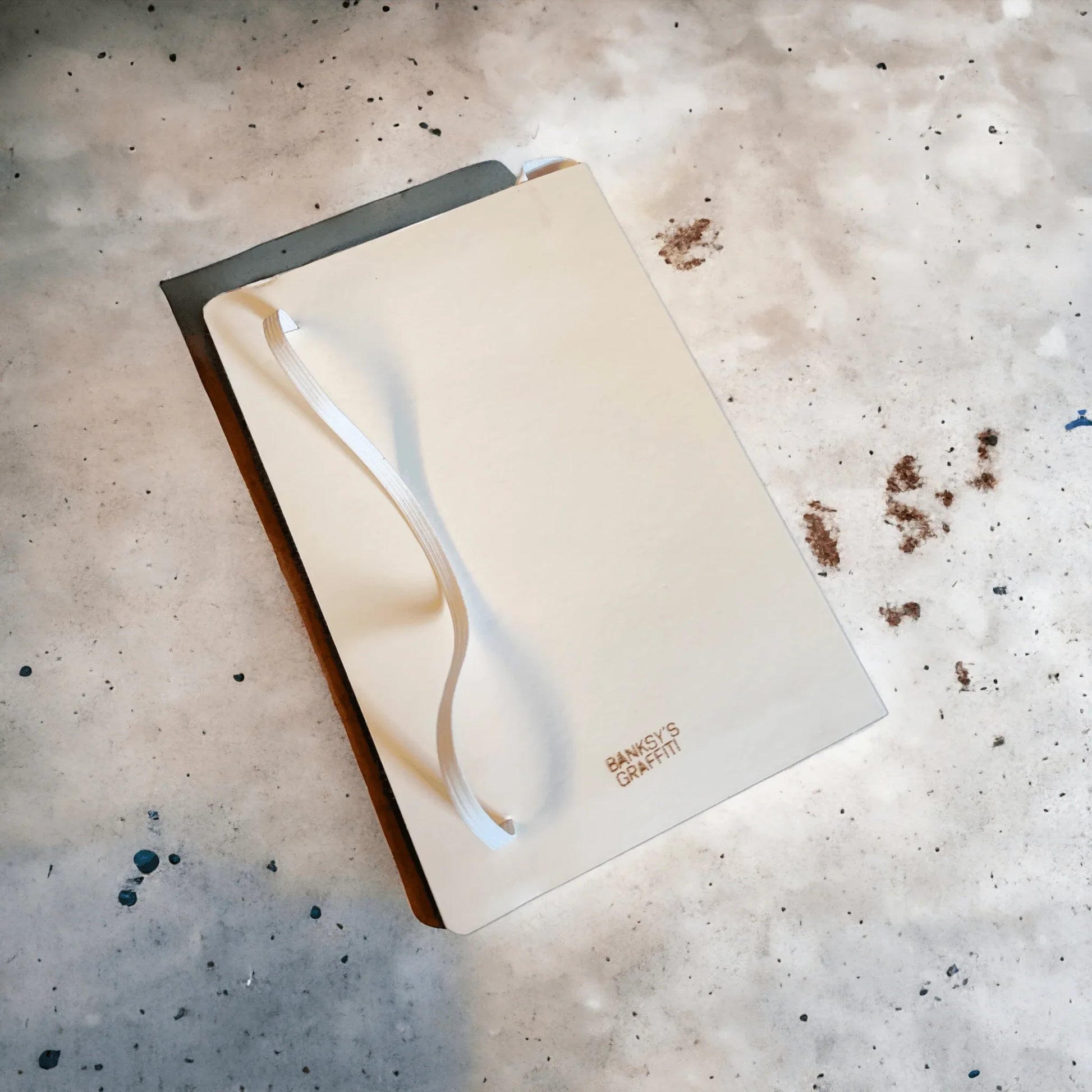 Banksy's Graffiti - Banksy A5 Soft-Touch Notitieboek - Meisje met rode ballon - The Dreamer's Bookshop.